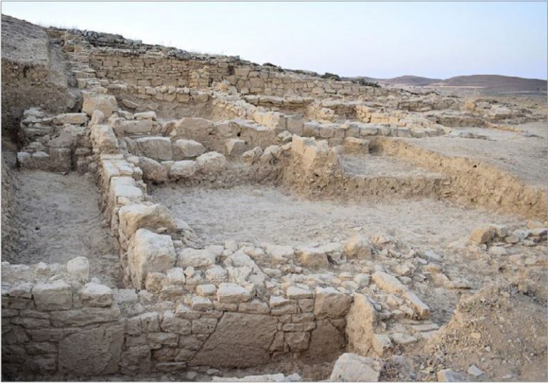 Post Image: Il santuario arcaico dell’acropoli di Efestia (Lemno): l’Edificio con stipe